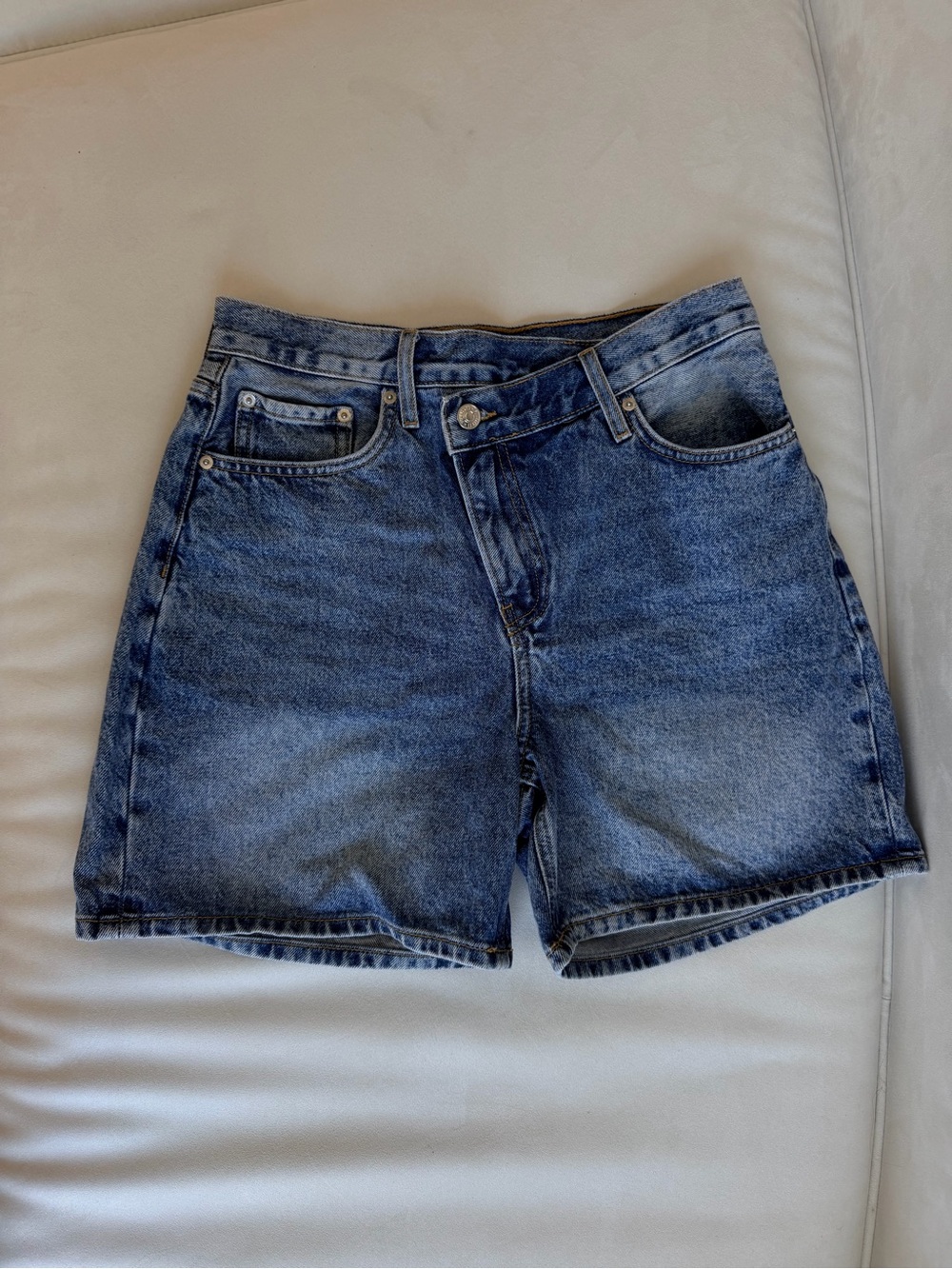 Stylish Classic High-Rise Denim Shorts in Blue